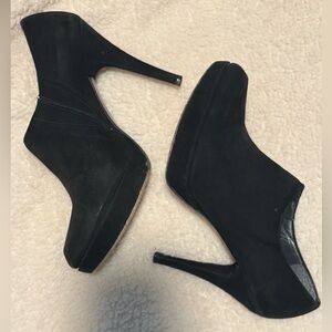 Stuart Weitzman Elegant Black Suede Women's Platform Coverup Booties. SZ 7 1/2